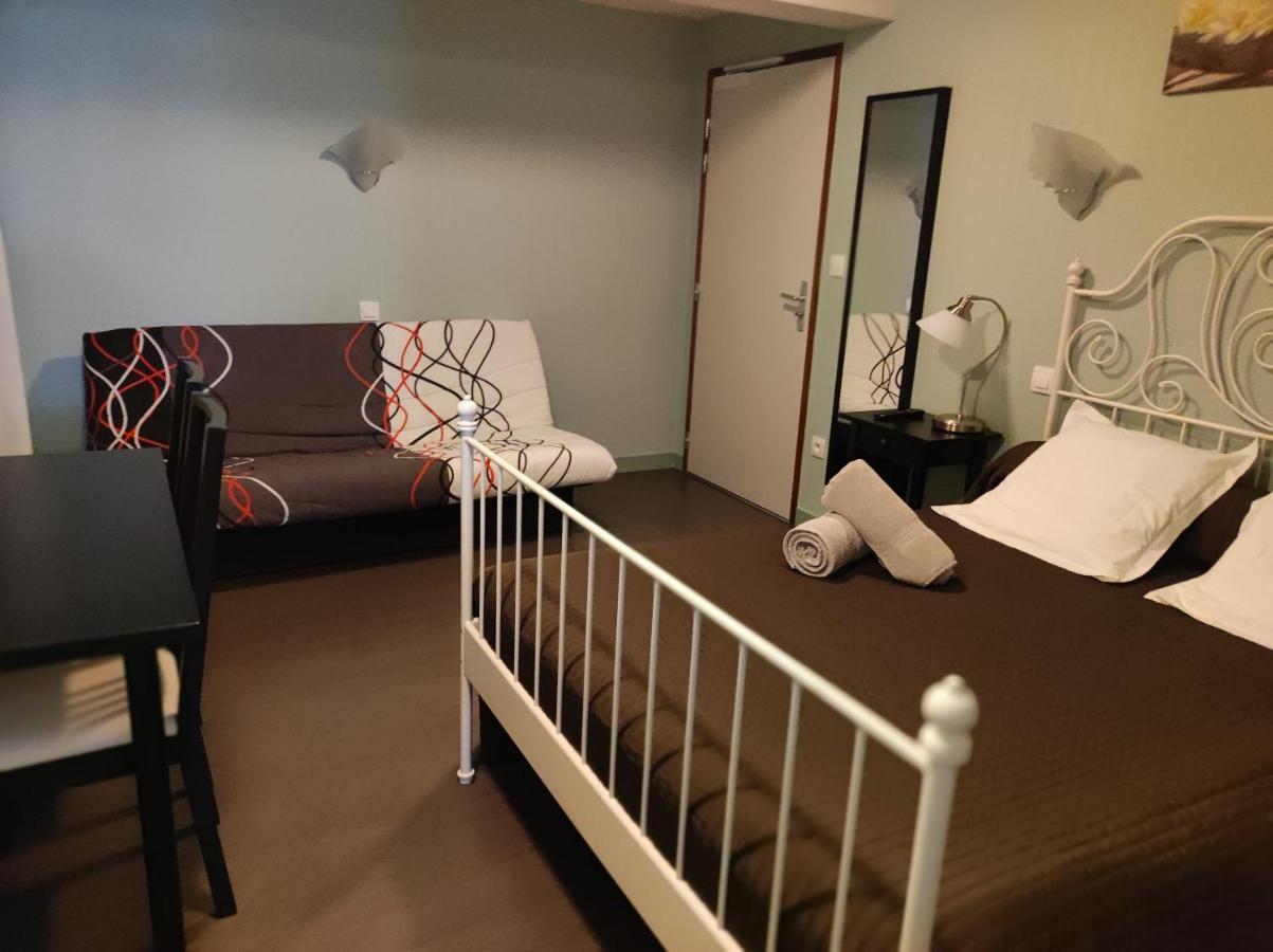 Bed and Breakfast Les Pierres Folles Rozier-en-Donzy Экстерьер фото