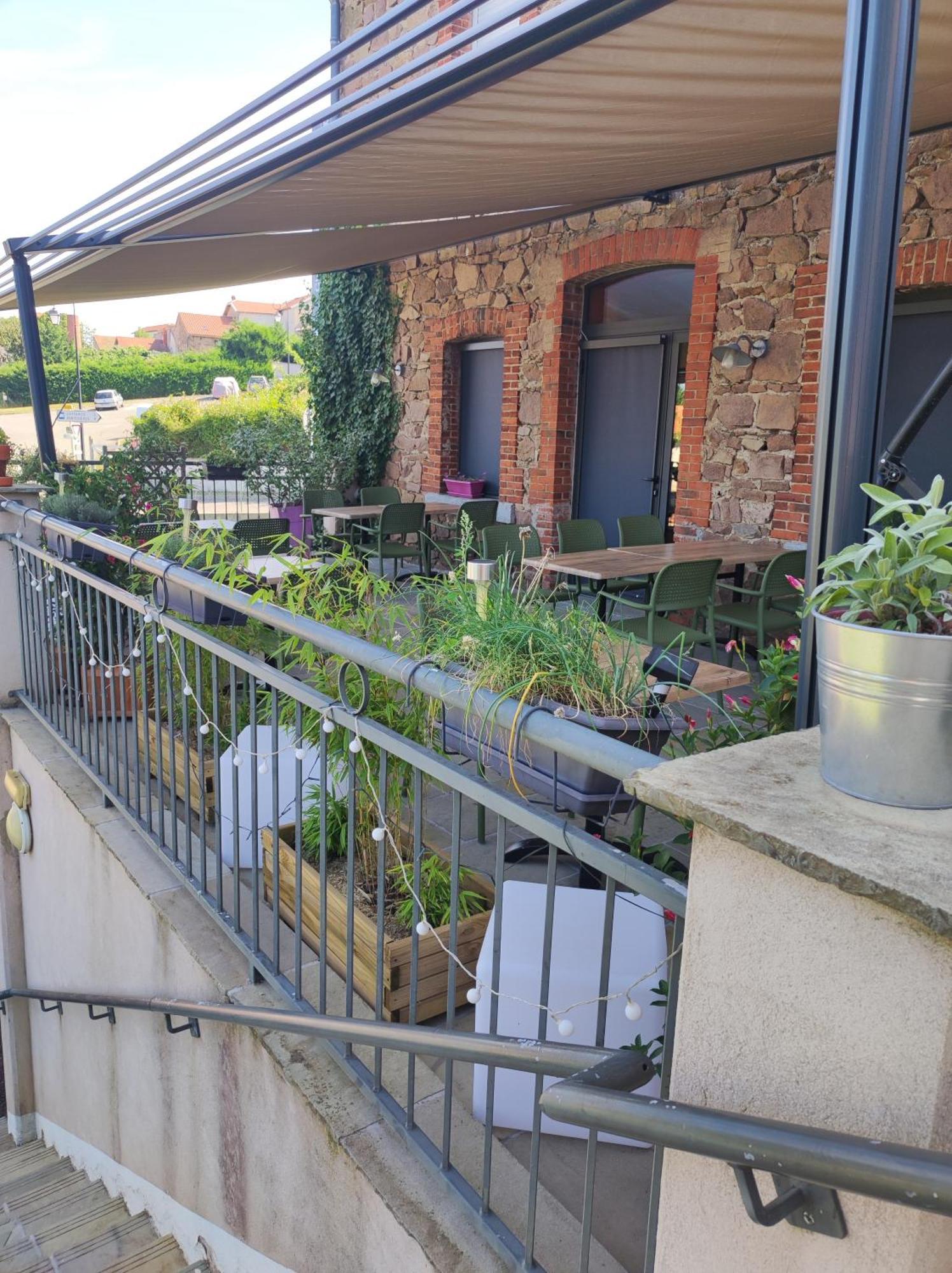 Bed and Breakfast Les Pierres Folles Rozier-en-Donzy Экстерьер фото